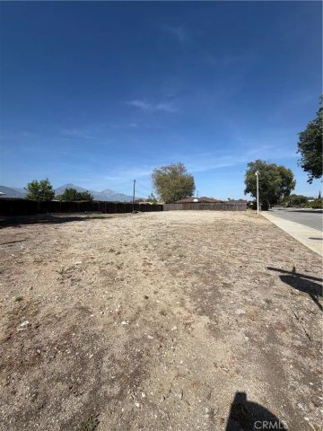1978 N Indian Hill, Claremont, CA 91711