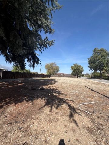 1978 N Indian Hill, Claremont, CA 91711
