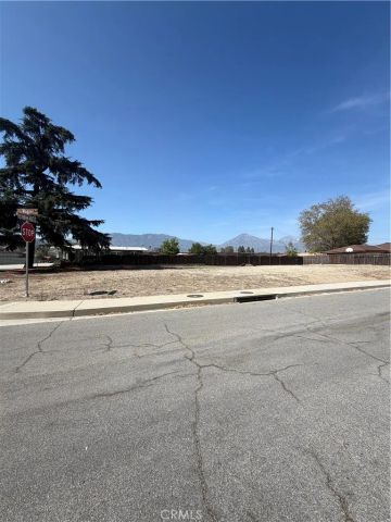 1978 N Indian Hill, Claremont, CA 91711