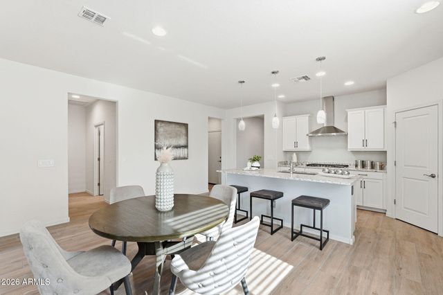 6418 W MADRE DEL ORO Drive 6418, Phoenix, AZ 85083