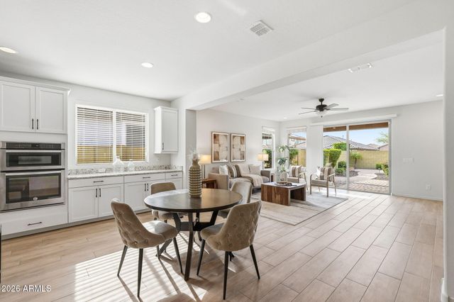 6418 W MADRE DEL ORO Drive 6418, Phoenix, AZ 85083