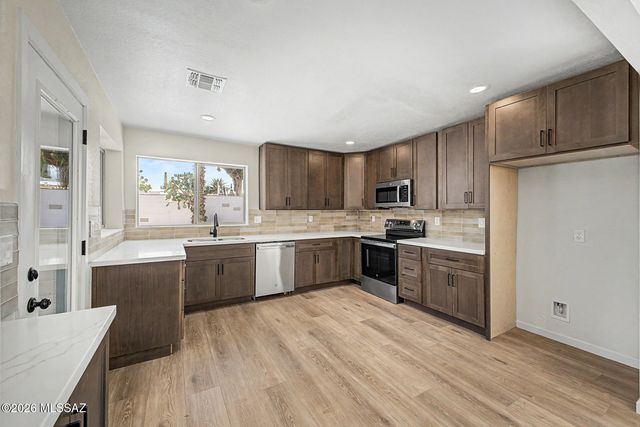 8867 E 28th Street, Tucson, AZ 85710