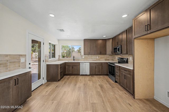 8867 E 28th Street, Tucson, AZ 85710