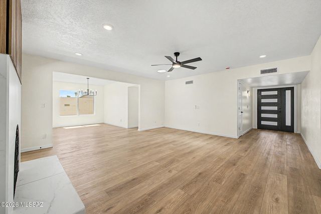 8867 E 28th Street, Tucson, AZ 85710