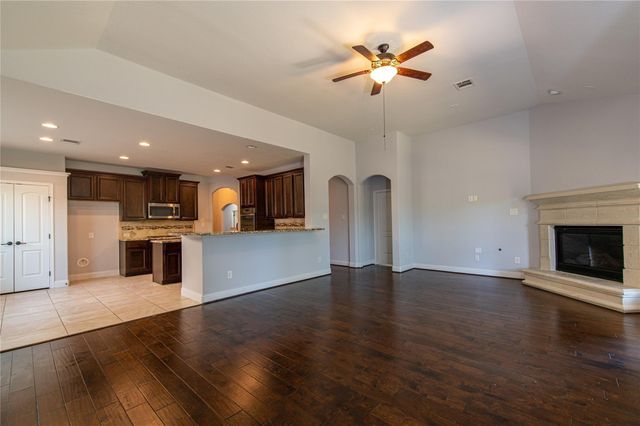 7 Whispering Thicket Place, Tomball, TX 77375