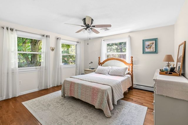 6 W Park Dr, Easthampton, MA 01027