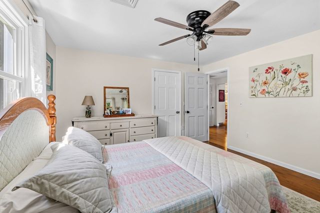 6 W Park Dr, Easthampton, MA 01027