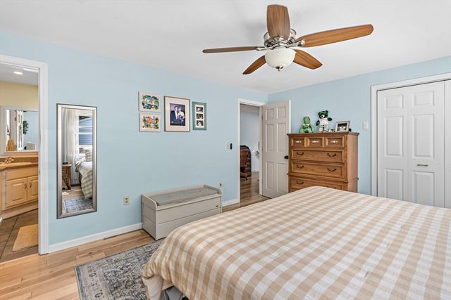 6 W Park Dr, Easthampton, MA 01027