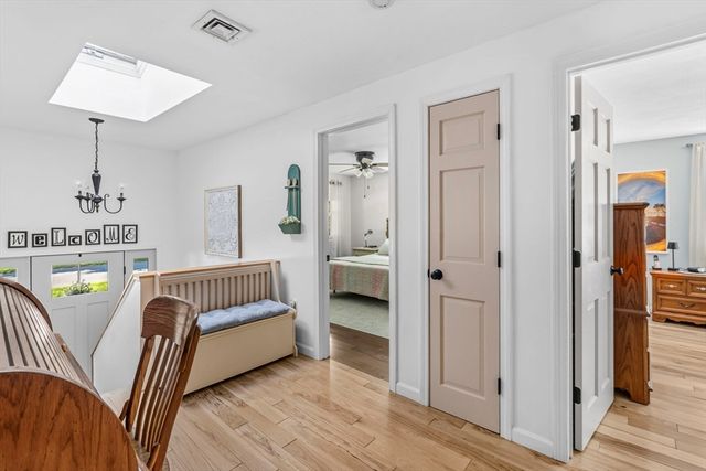 6 W Park Dr, Easthampton, MA 01027