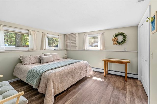 6 W Park Dr, Easthampton, MA 01027