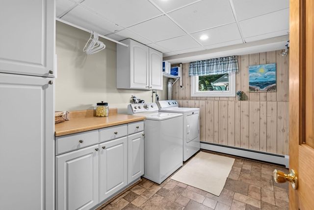 6 W Park Dr, Easthampton, MA 01027