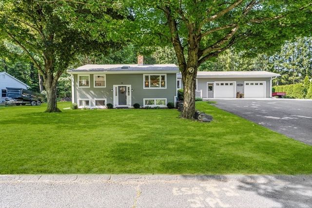 6 W Park Dr, Easthampton, MA 01027