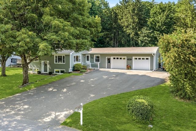 6 W Park Dr, Easthampton, MA 01027