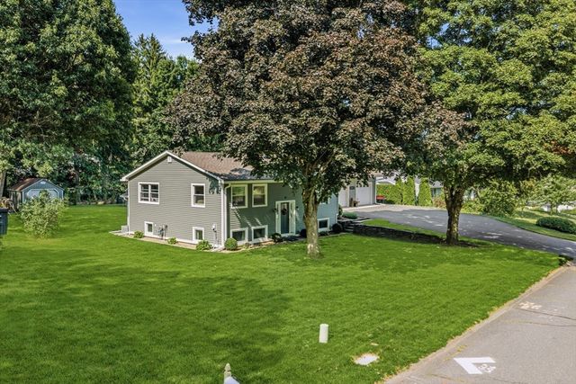 6 W Park Dr, Easthampton, MA 01027