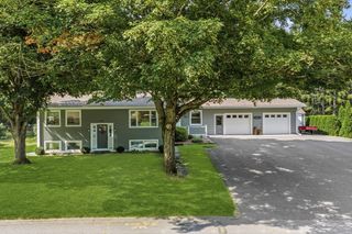 6 W Park Dr, Easthampton, MA 01027
