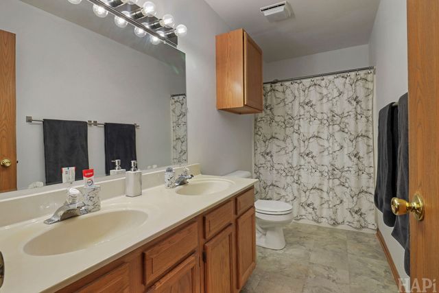 9725 W 17th Street, Zion, IL 60099