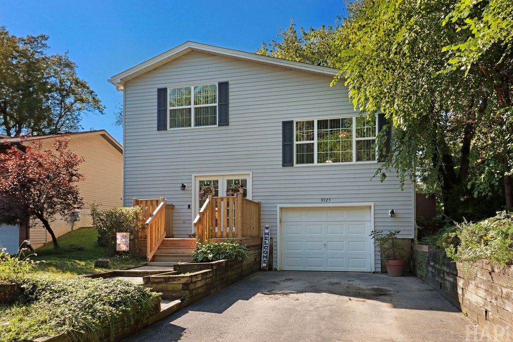 9725 W 17th Street, Zion, IL 60099