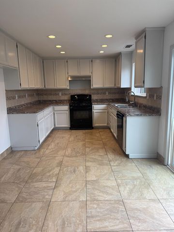 2060 Woodland Dr, Yuba City, CA 95991