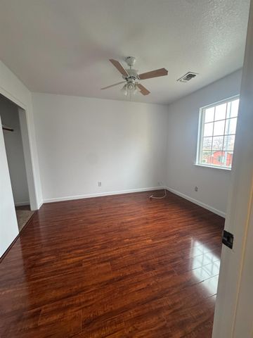 2060 Woodland Dr, Yuba City, CA 95991