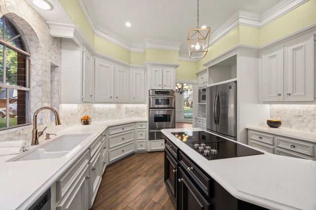 2031 Pecan Trail Drive, Richmond, TX 77406