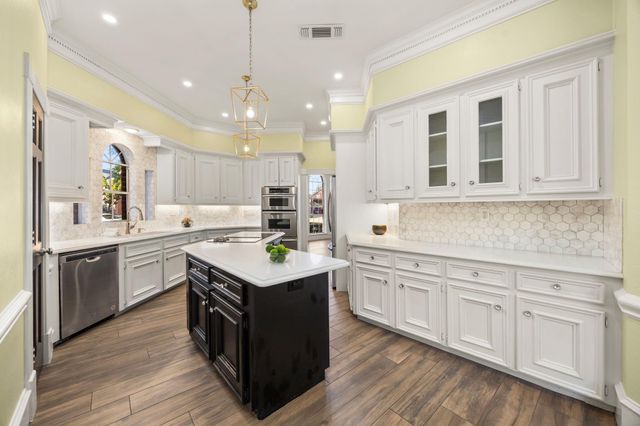 2031 Pecan Trail Drive, Richmond, TX 77406