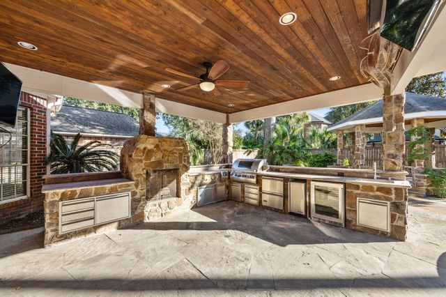 2031 Pecan Trail Drive, Richmond, TX 77406