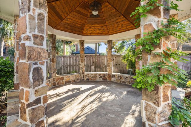 2031 Pecan Trail Drive, Richmond, TX 77406