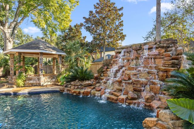 2031 Pecan Trail Drive, Richmond, TX 77406