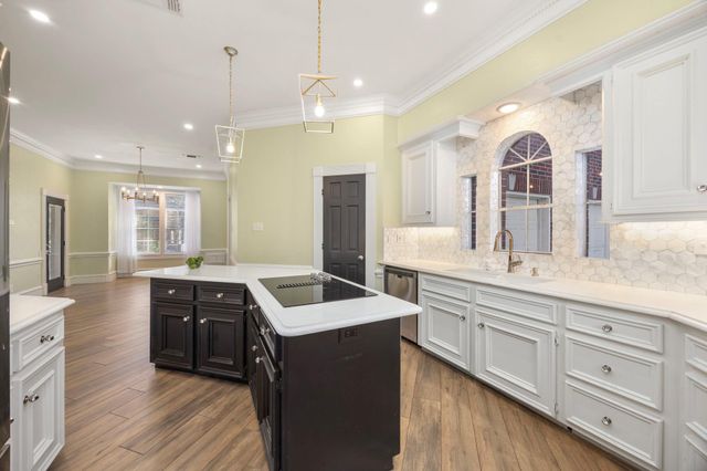 2031 Pecan Trail Drive, Richmond, TX 77406