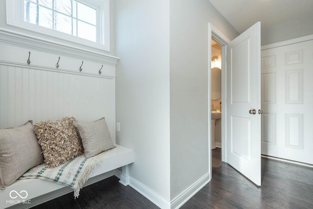 5149 Oak Ridge Trail, Columbus, IN 47201