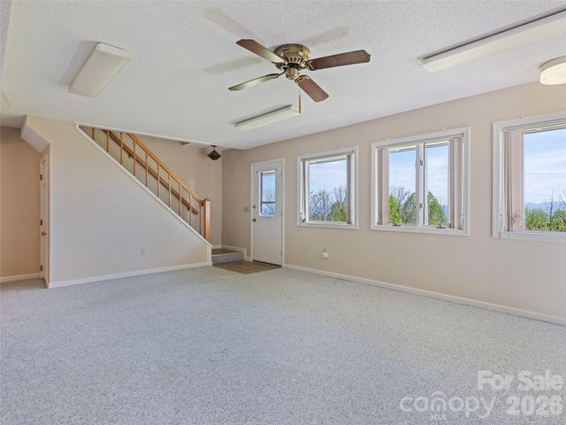 602 Fleetwood Plaza, Hendersonville, NC 28739