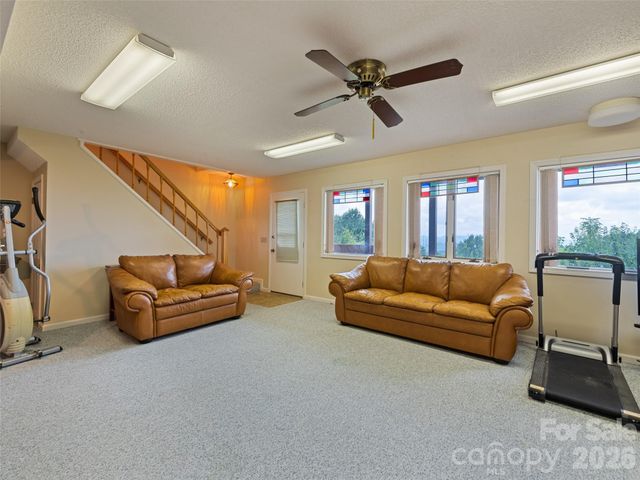 602 Fleetwood Plaza, Hendersonville, NC 28739
