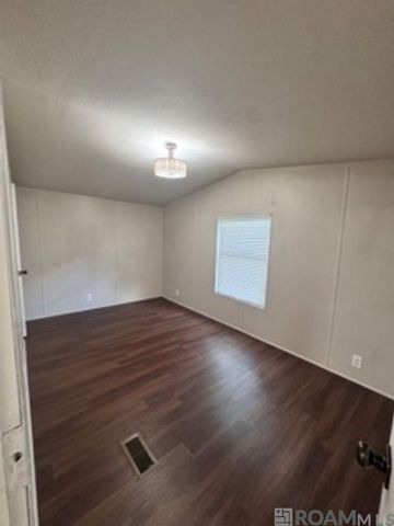 14214 Adam Arceneaux Dr, Gonzales, LA 70737