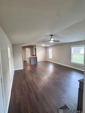 14214 Adam Arceneaux Dr, Gonzales, LA 70737