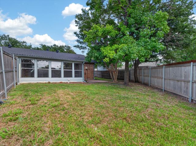2935 Rolling Hills Drive, Carrollton, TX 75007