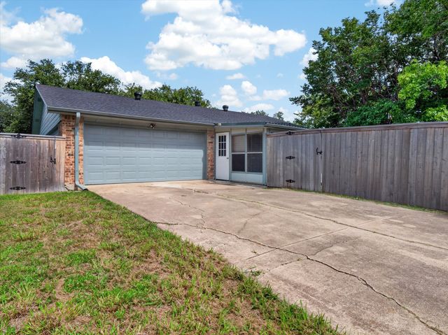 2935 Rolling Hills Drive, Carrollton, TX 75007