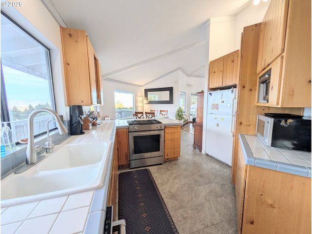 403 ALLIUM St, La Grande, OR 97850