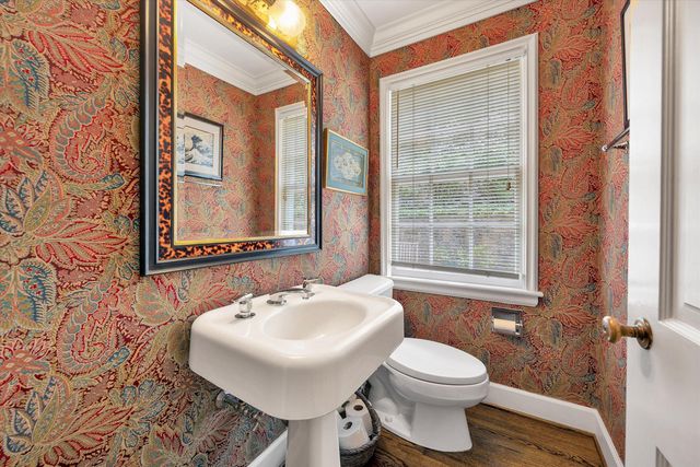 2438 Robin Hood RD, Roanoke, VA 24014