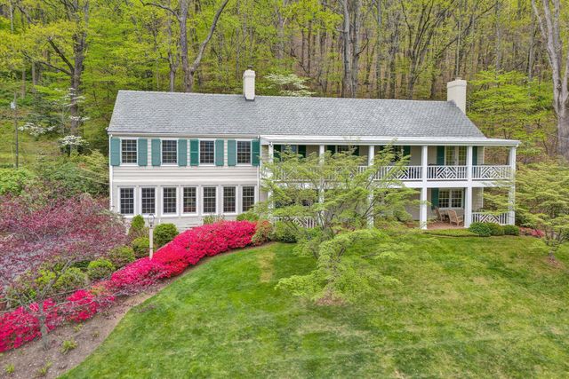 2438 Robin Hood RD, Roanoke, VA 24014