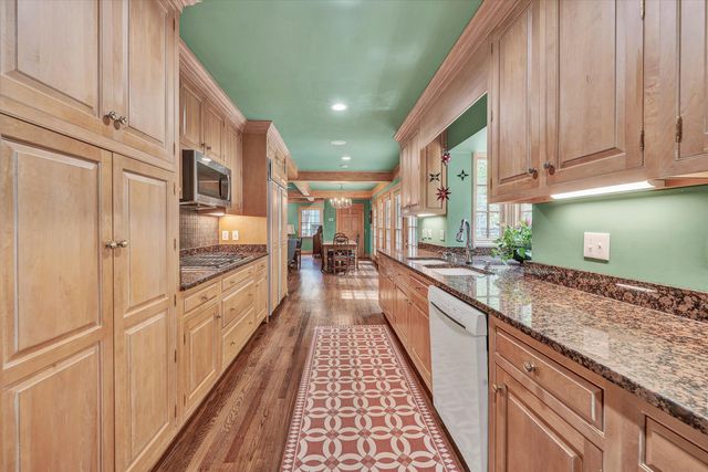 2438 Robin Hood RD, Roanoke, VA 24014