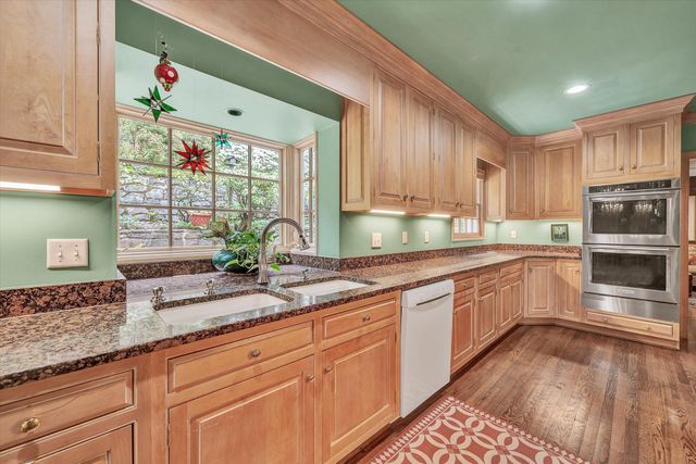 2438 Robin Hood RD, Roanoke, VA 24014