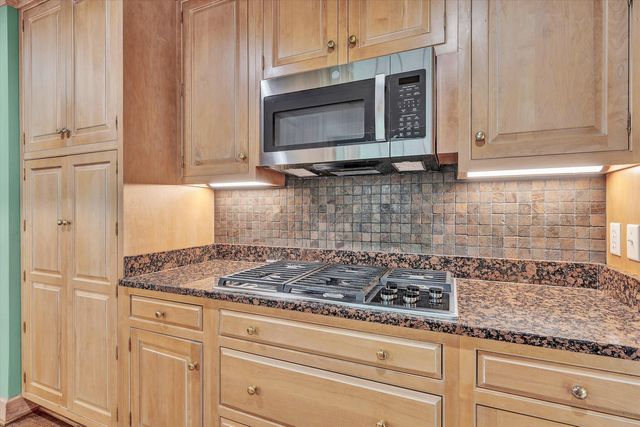 2438 Robin Hood RD, Roanoke, VA 24014