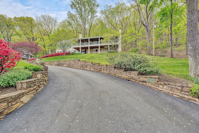 2438 Robin Hood RD, Roanoke, VA 24014