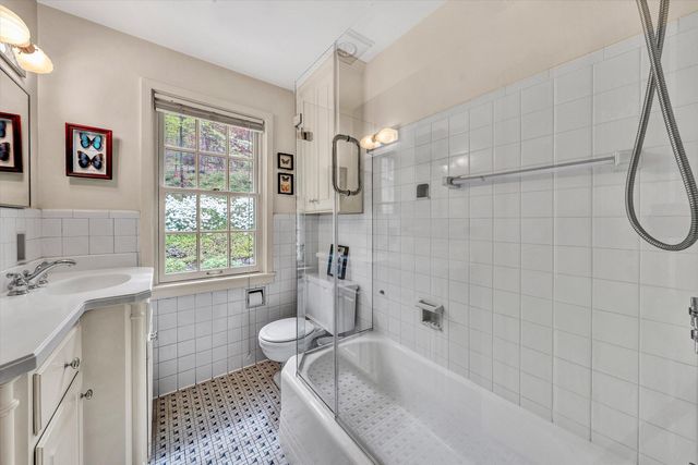 2438 Robin Hood RD, Roanoke, VA 24014