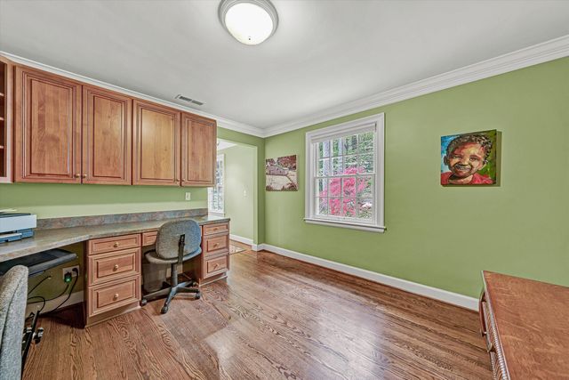 2438 Robin Hood RD, Roanoke, VA 24014