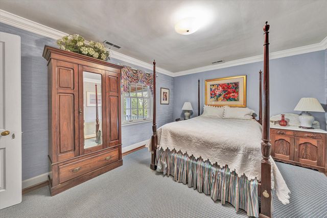 2438 Robin Hood RD, Roanoke, VA 24014