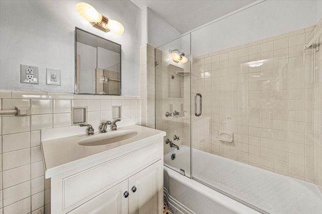 2438 Robin Hood RD, Roanoke, VA 24014