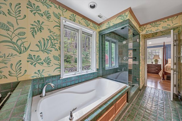 2438 Robin Hood RD, Roanoke, VA 24014