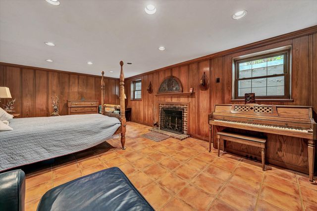 2438 Robin Hood RD, Roanoke, VA 24014