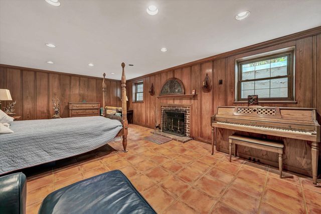 2438 Robin Hood RD, Roanoke, VA 24014